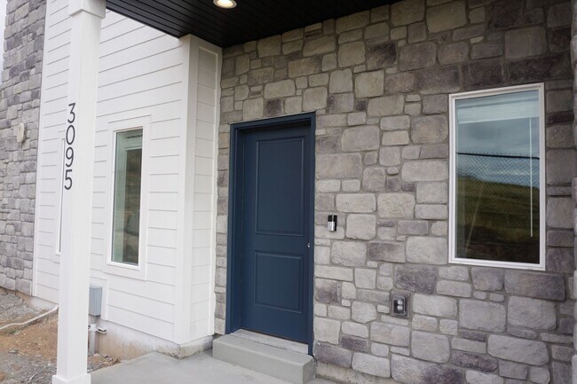 Primary Photo - Layton Townhome 3 Bed 2.5 Bath