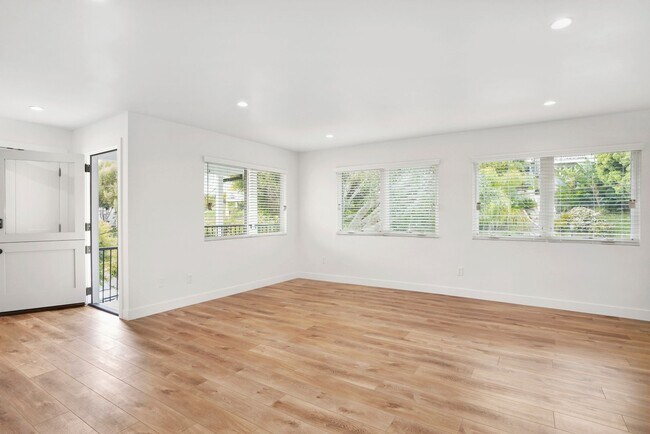 Building Photo - PALM