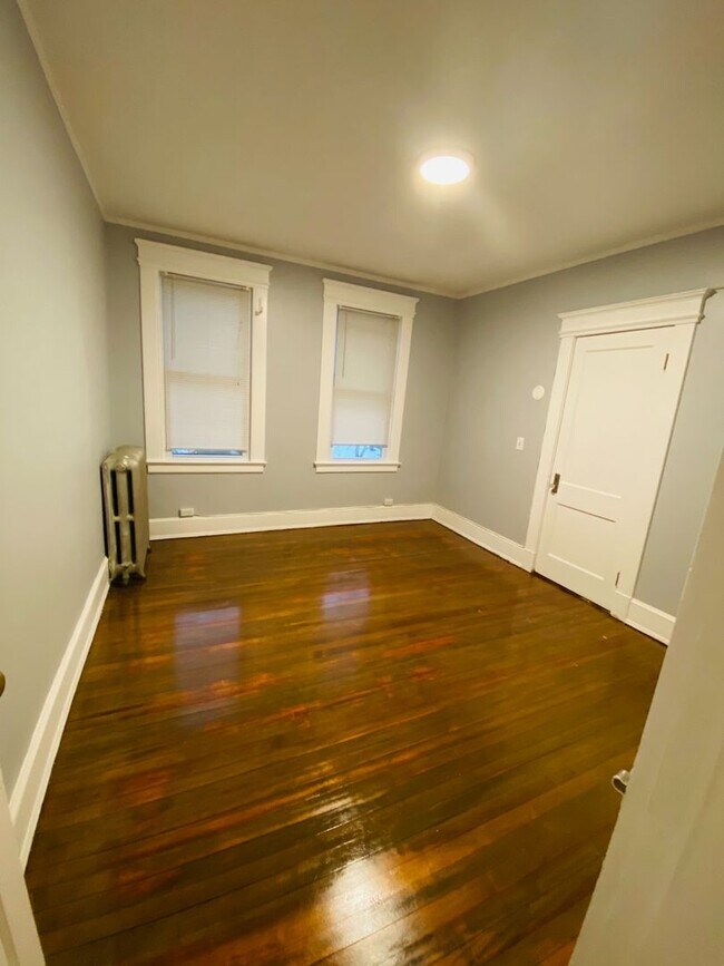 Building Photo - 337 Winthrop Ave