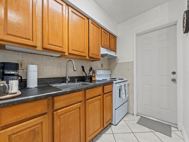 Building Photo - 6161 SW 44th St