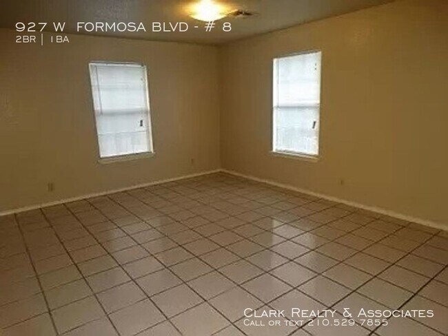 Building Photo - 927 W. Formosa #8, San Antonio, TX. 78221