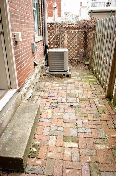 Building Photo - 5133 Kent Way