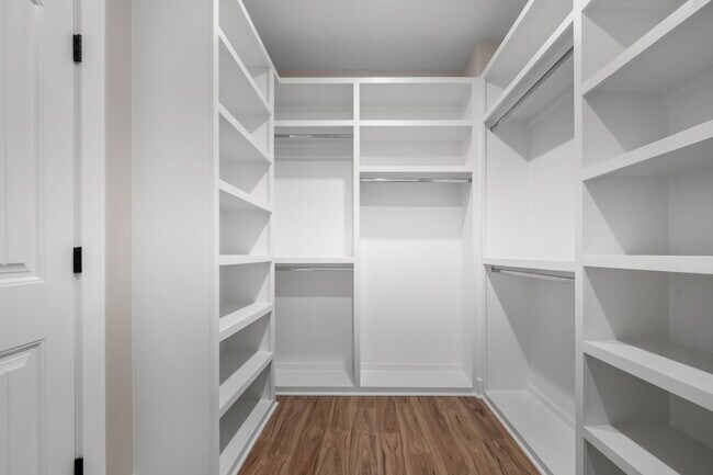 Building Photo - 454 E State St