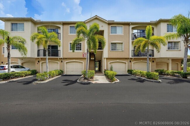 Building Photo - 400 Crestwood Ct N