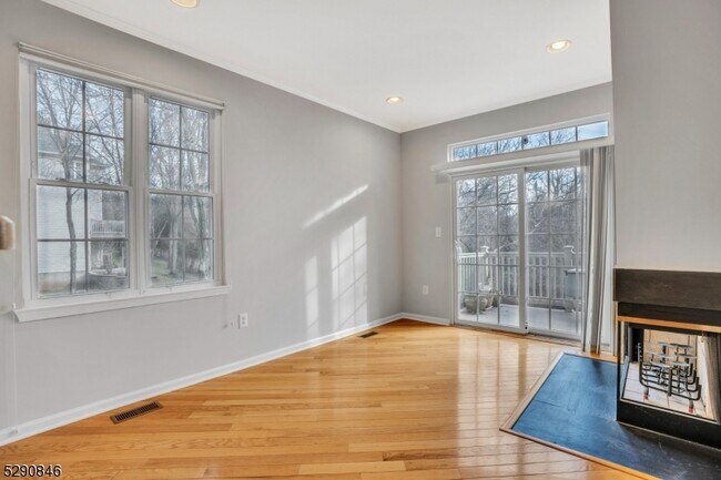 Building Photo - 48 Loft Dr