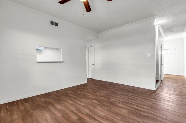 Building Photo - 7700 Creekbend Dr