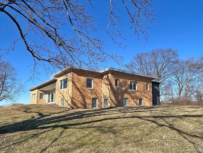 Building Photo - 387 Tishauser Rd