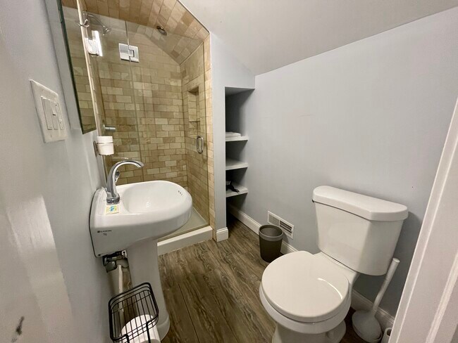 Building Photo - 247 Maple Ave