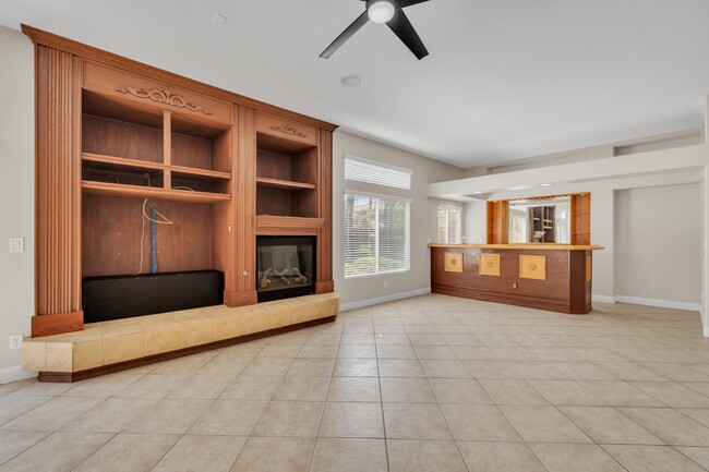 Building Photo - LUXORY 5 BEDROOM 3 1/2 BATH HOME LOCATED I...