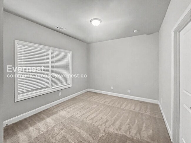 Building Photo - 8365 Loch Lomand Ln