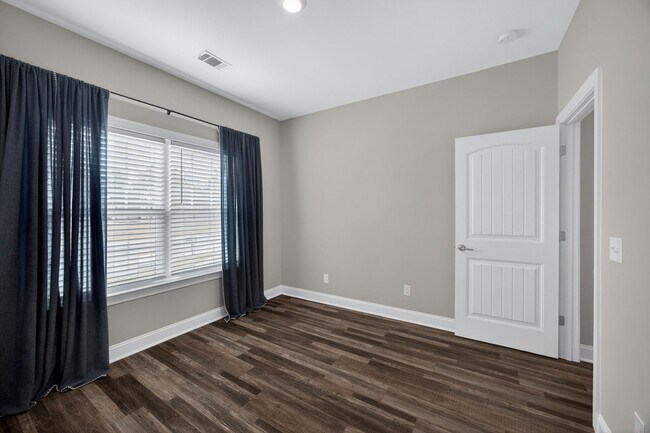 Building Photo - 3 Bedroom 2 Bathroom home in Pembroke GA - close to Ft. Stewart