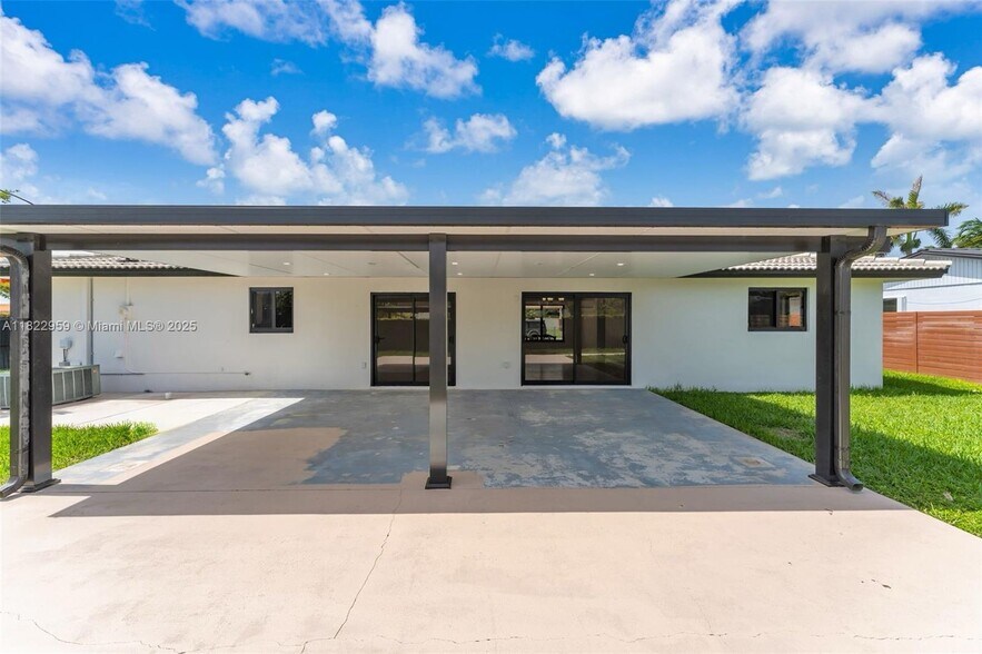 Building Photo - 9140 SW 45th Ter