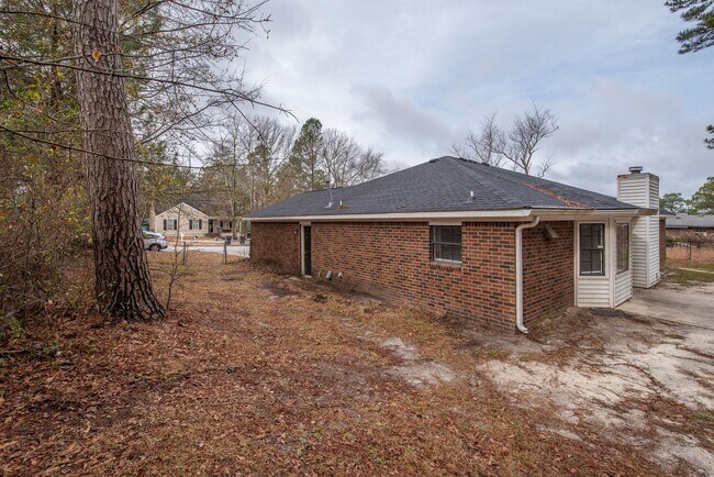 Building Photo - Updated 3 BR/2 BA - 10 Minutes From Gate 5 @ Ft. Gordon