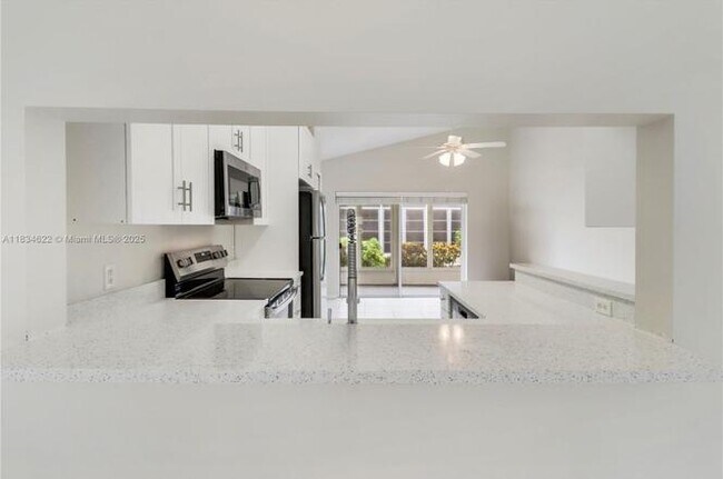 Building Photo - 653 NW San Remo Cir