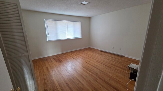 Building Photo - 2337 Champion Ct