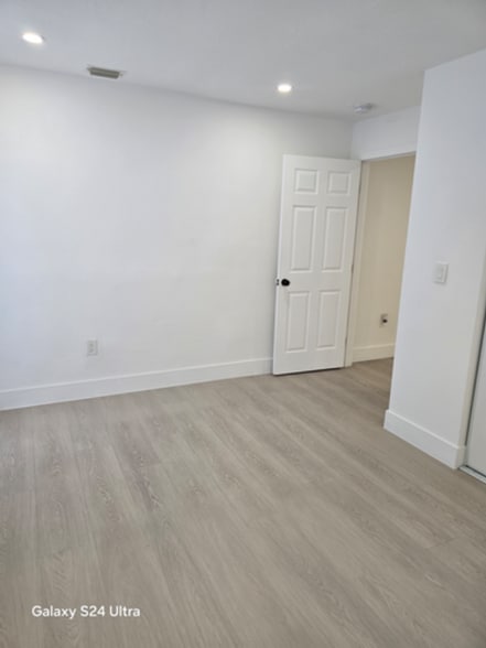 Building Photo - 2174 NE 170th St