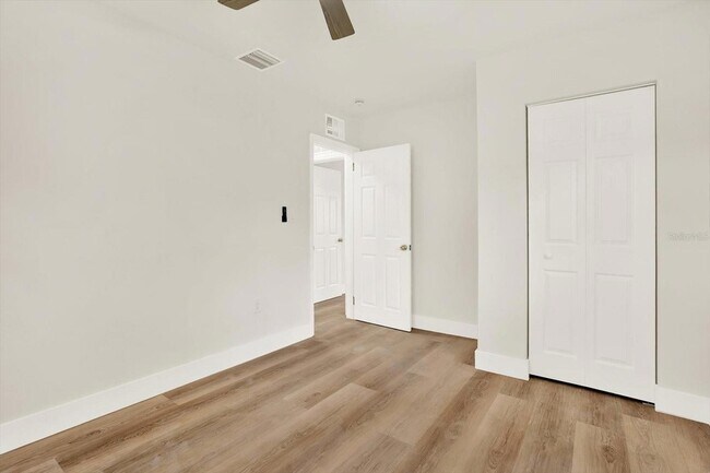 Building Photo - 5543 Gulf Dr
