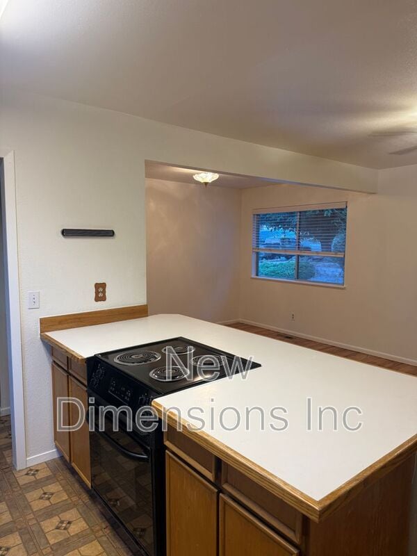 Building Photo - 3234 Heights Dr