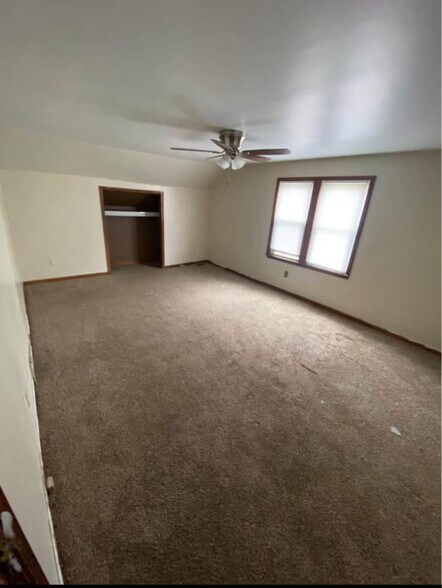 Building Photo - 9209 Pinehurst St