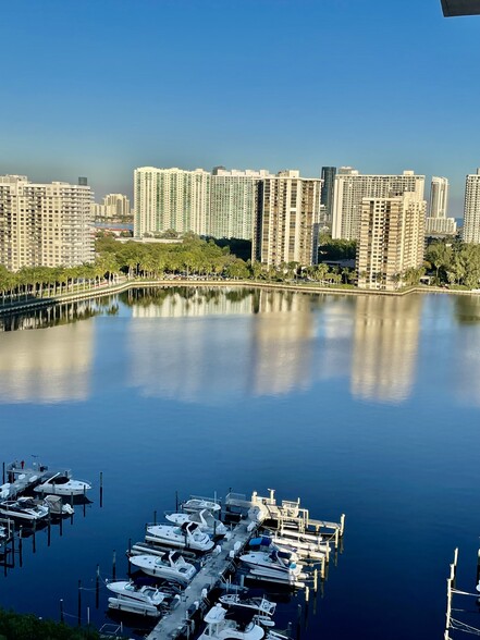 MARINA VIEW - 18041 Biscayne Blvd