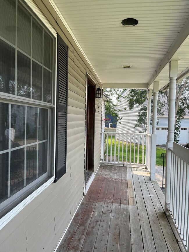 Building Photo - Rare Find Single Family Home in South Port...