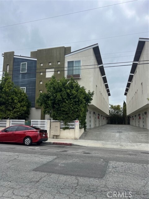 Building Photo - 13804 Cordary Ave