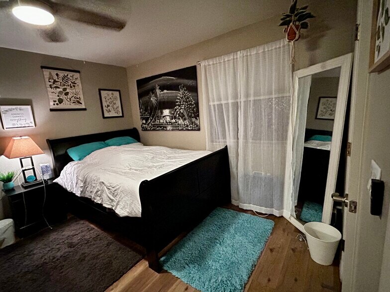 Building Photo - 1385 W University Ave