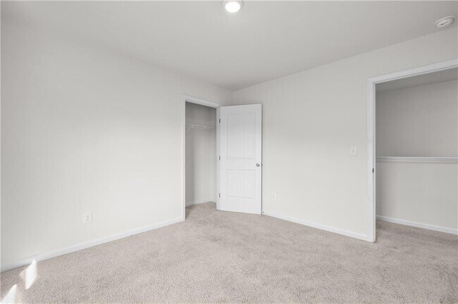 Building Photo - 63 Walnut Grv Wy