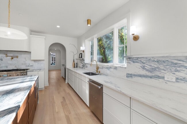 Building Photo - 1037 Belleforte Ave