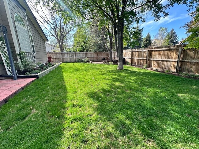 Building Photo - 3 Bedroom 3 Bath - Arapahoe Ridge Erie!