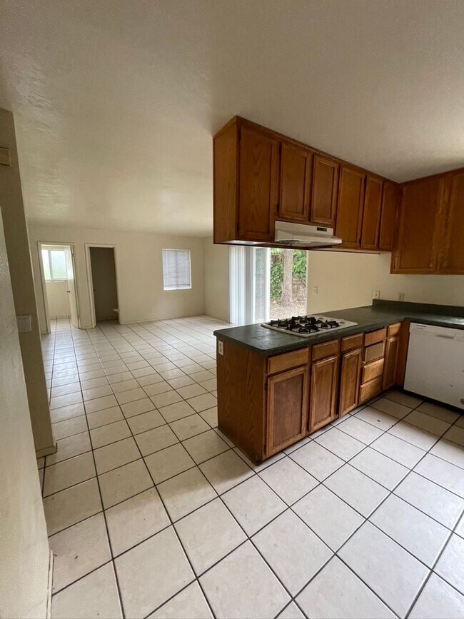 Building Photo - 850 Camino Lindo