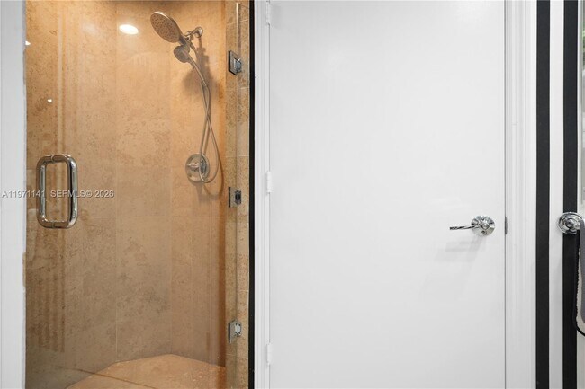 Building Photo - 4775 Collins Ave