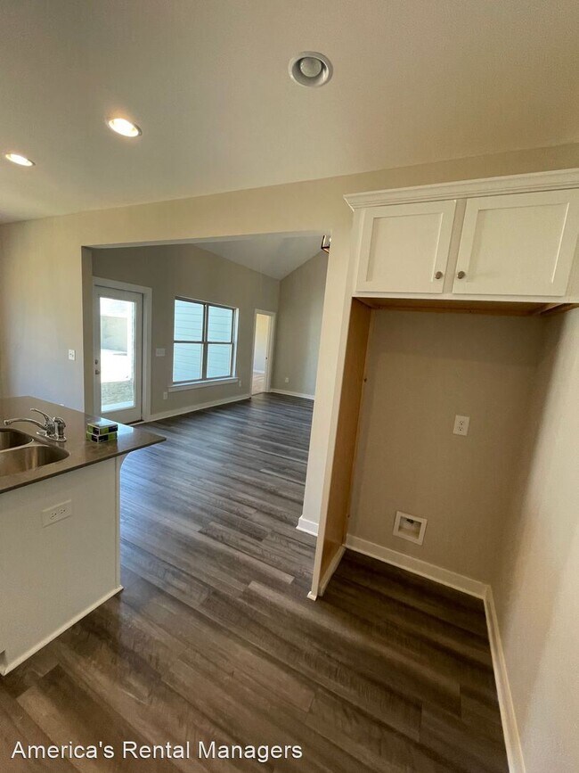 Building Photo - 4 br, 2 bath House - 2138 Sullivan Drive