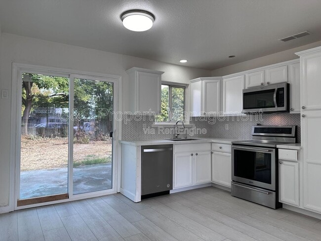 Building Photo - 8709 Sangria Way