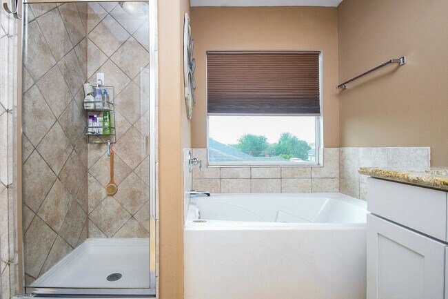 Building Photo - 20506 Lantern Springs Ln