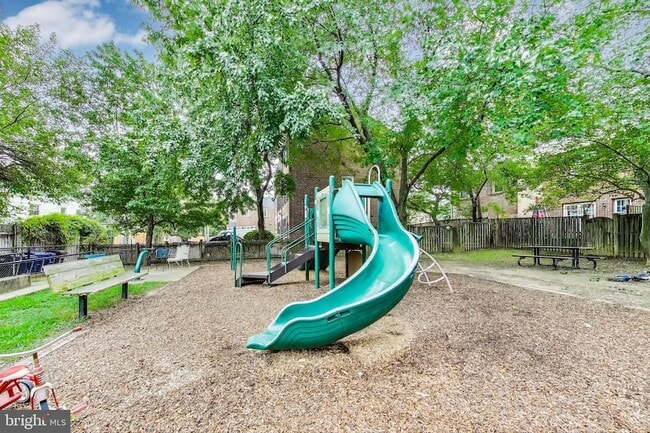 Building Photo - 1325 Chetworth Ct