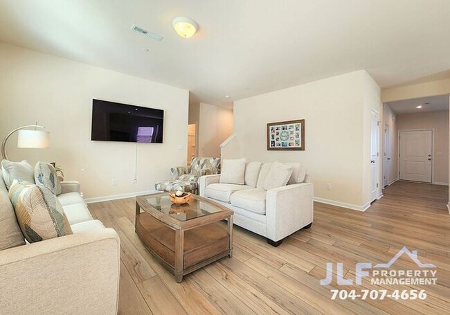 Building Photo - Coming Soon-Beautiful 5 Bed/3 Bath Home in...