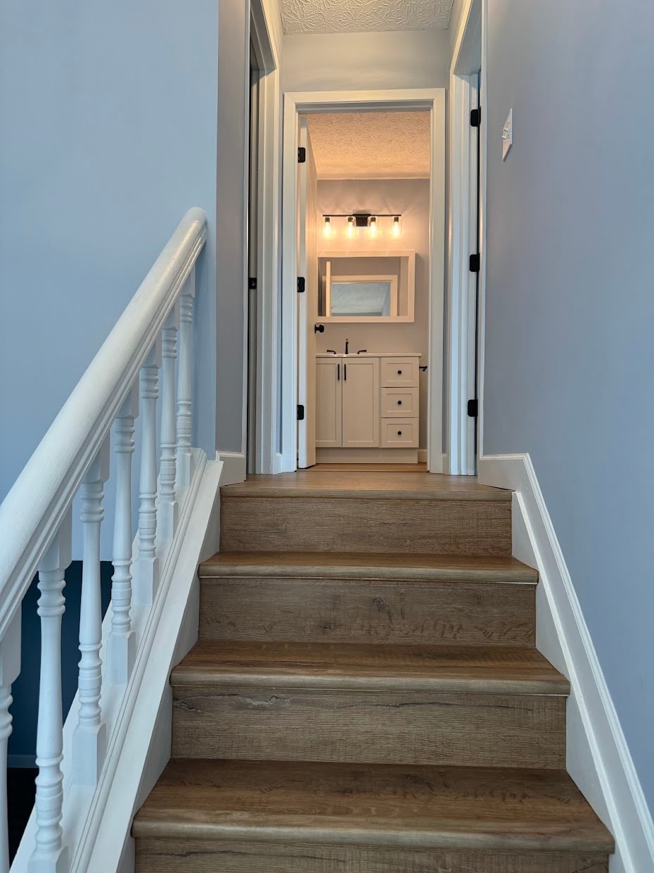 Upper Level Full Bath - 1247 Pennsylvania Ave