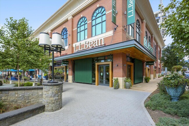 Building Photo - 10201 Grosvenor Pl