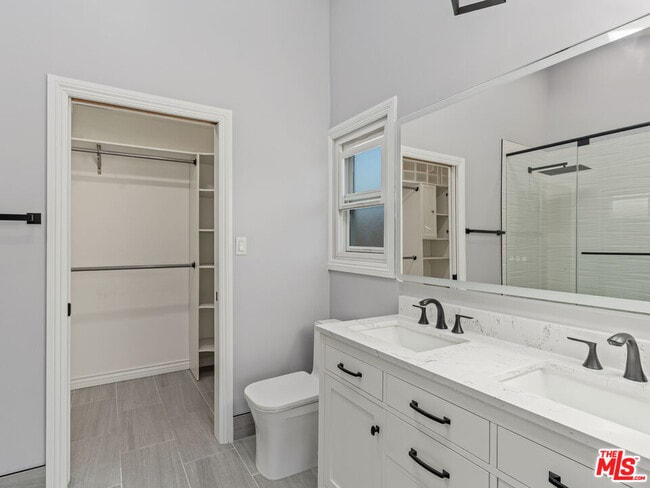 Building Photo - 7630 W 91st St