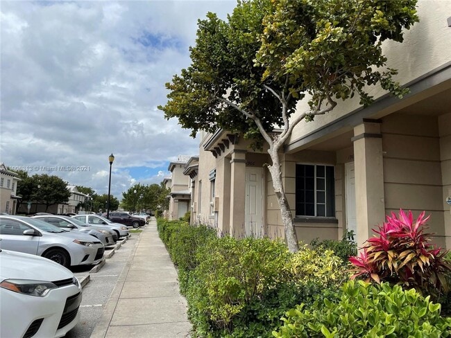 Primary Photo - 1966 Freeport Dr