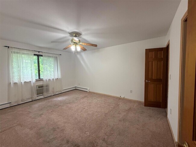 Building Photo - 1608 Cherry Hill Dr