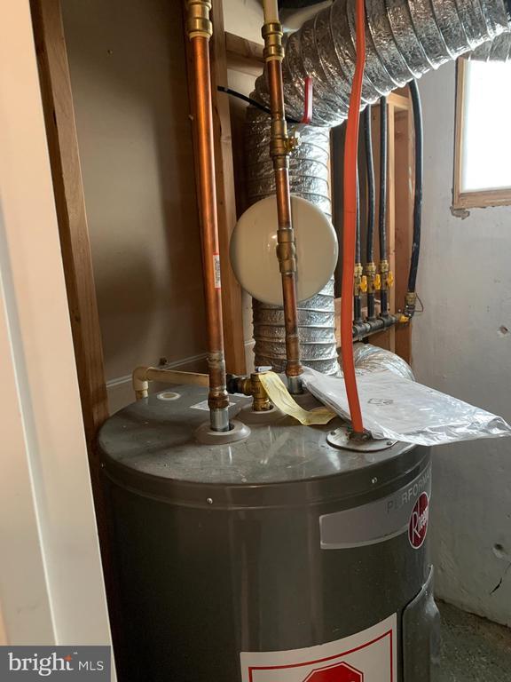 Building Photo - 4429 Newport Ave