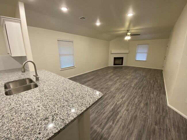 Building Photo - 2424 Alta Vista Ln