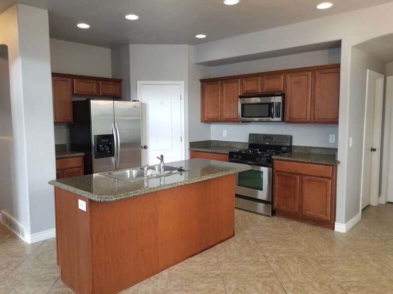 Kitchen - 7334 S Shelby View Dr