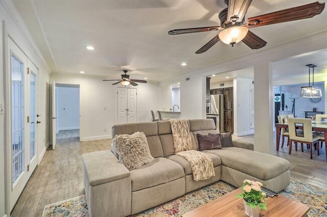 Building Photo - 411 Ramble Ln