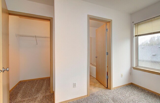 Building Photo - Beautiful 3 Bd 3 Ba Home in Bagley Downs Neighborhood