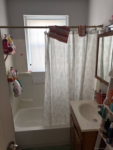 Building Photo - 30 Russell St