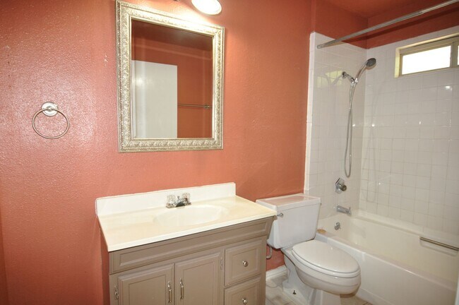 Building Photo - Spacious 3-2 in N. Ft Worth, desirable Kel...