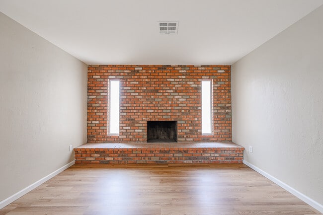 Building Photo - 6519 S Elm St